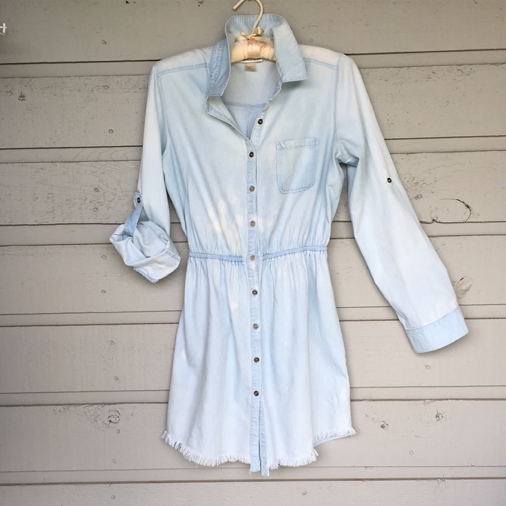 CHAMBRAY ’BELLE DE JOUR’ BLUE FADED/DISTRESSED JEAN SHIRT DRESS
